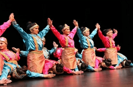 Exploring the Rich Heritage of Tari Saman: Indonesia's Enchanting Dance ...